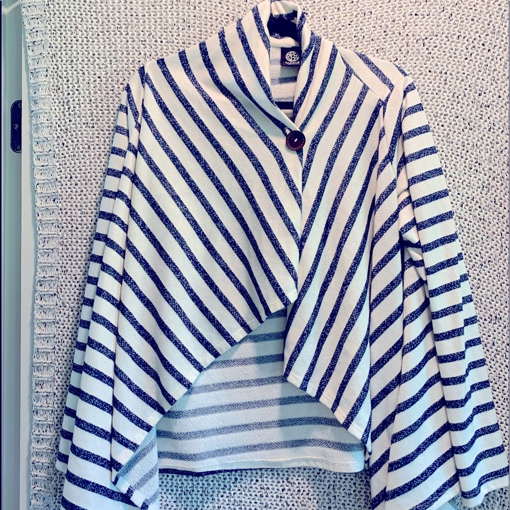Bobeau One Button Fleece Wrap Cardigan white and navy blue